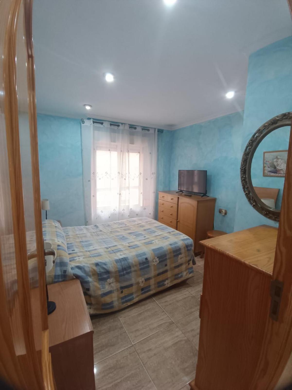 Pet Friendly - Apartamento Centrico Y Cerca De La Playa ซานตาโปลา ภายนอก รูปภาพ