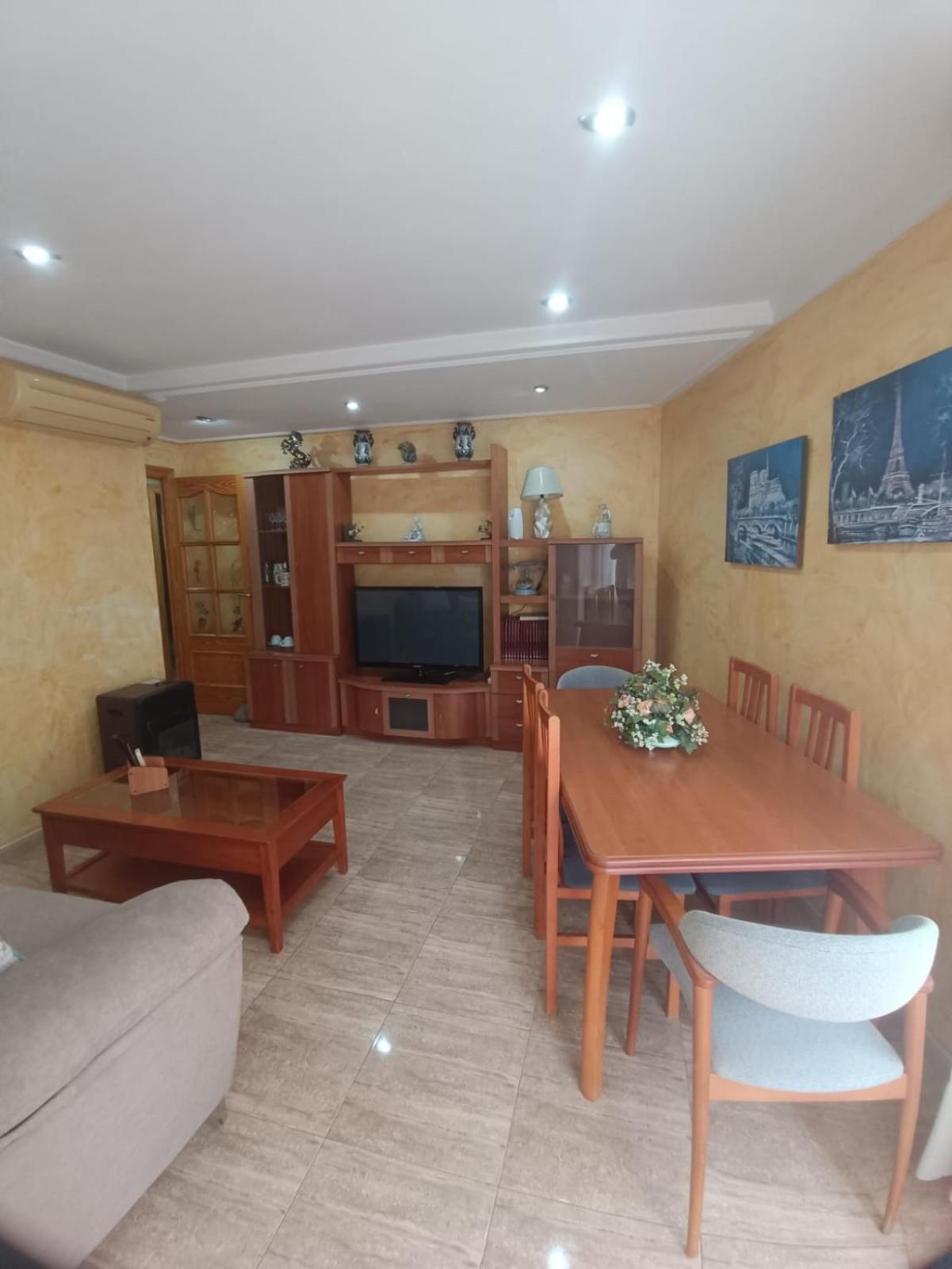 Pet Friendly - Apartamento Centrico Y Cerca De La Playa ซานตาโปลา ภายนอก รูปภาพ